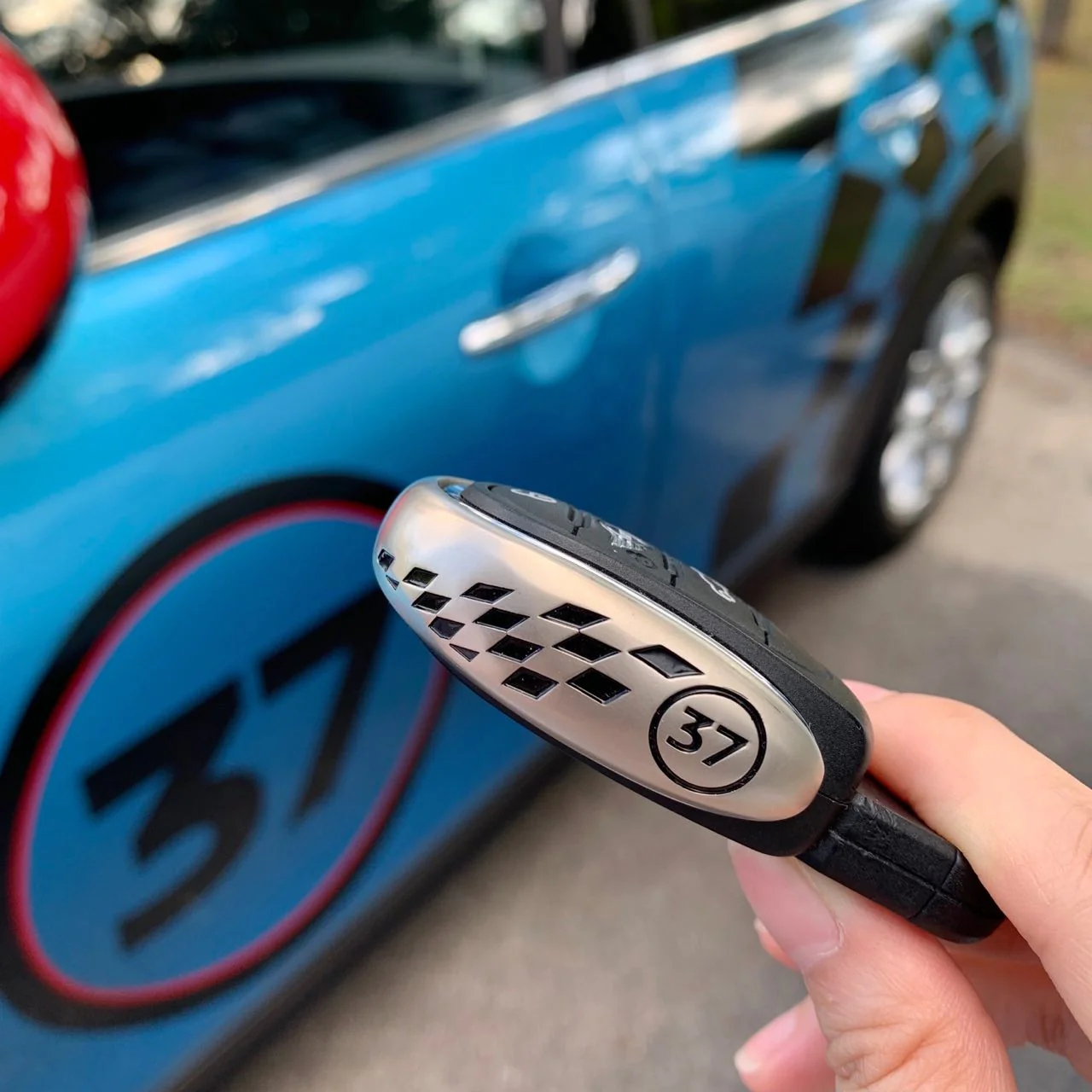 37 🏁 Checkered Design Alloy Metal Key Fob Case - Image 5