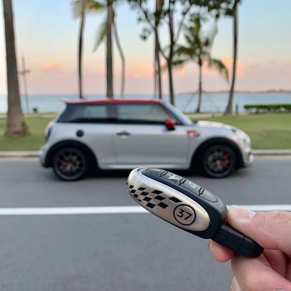 37 🏁 Checkered Design Alloy Metal Key Fob Case - Image 7